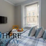 Stylish 2Bed Apartment Underneath Edinburgh Castle