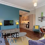 Stylish 2Bed Apartment Underneath Edinburgh Castle