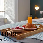Stylish 2Bed Apartment Underneath Edinburgh Castle
